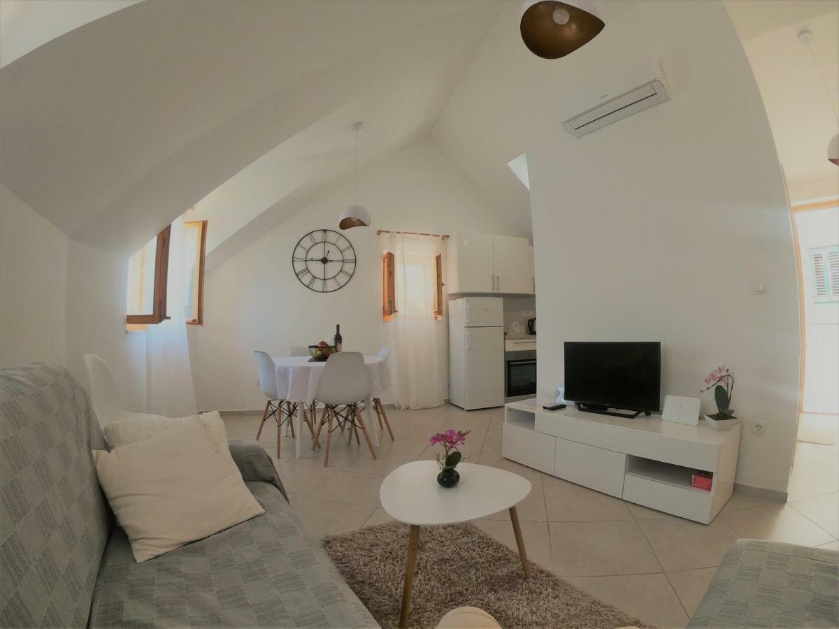 Apartment Vesna Primosten Bagian luar foto