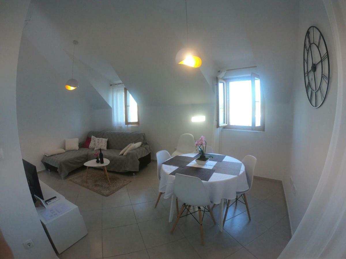 Apartment Vesna Primosten Bagian luar foto
