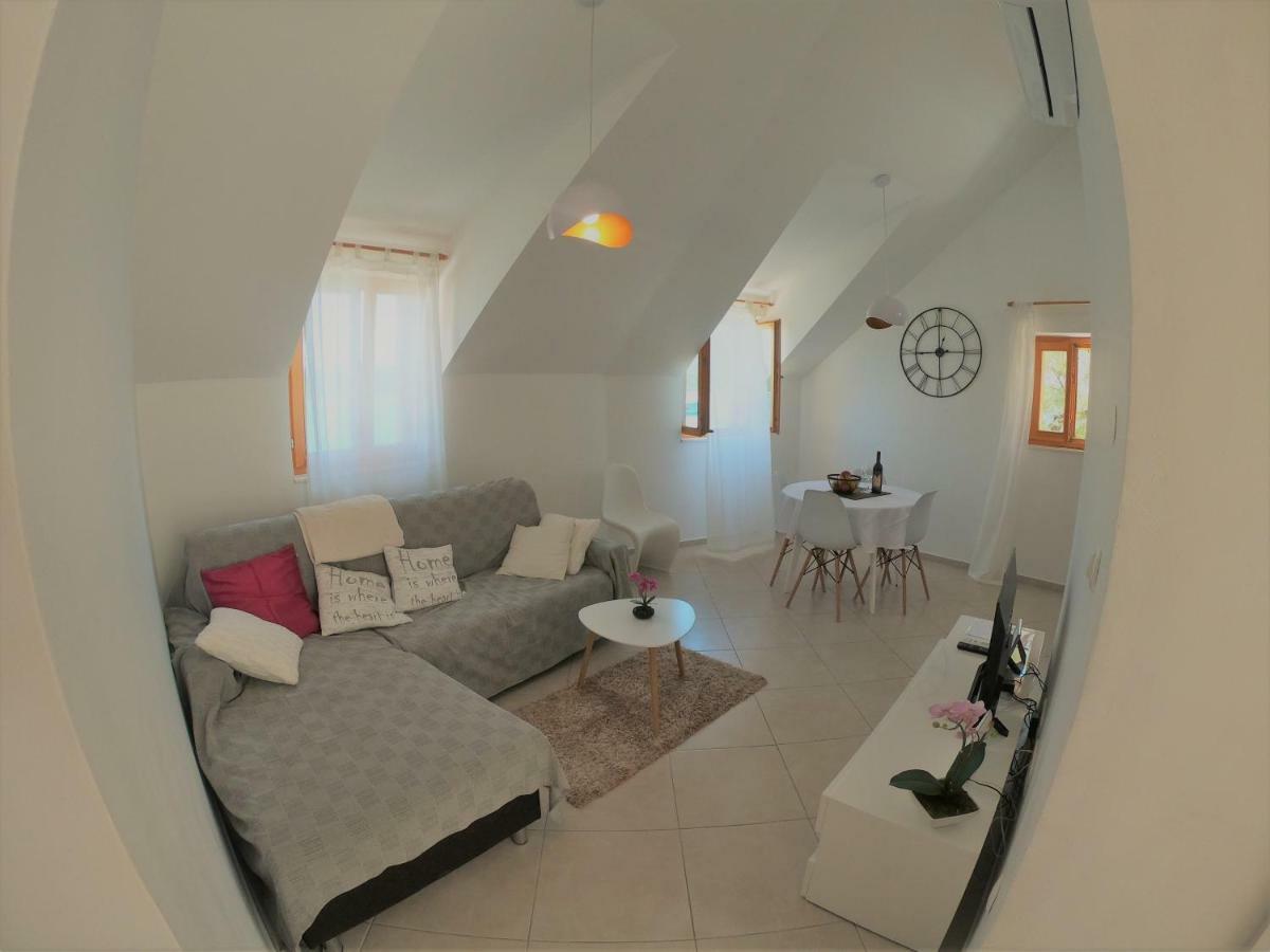 Apartment Vesna Primosten Bagian luar foto